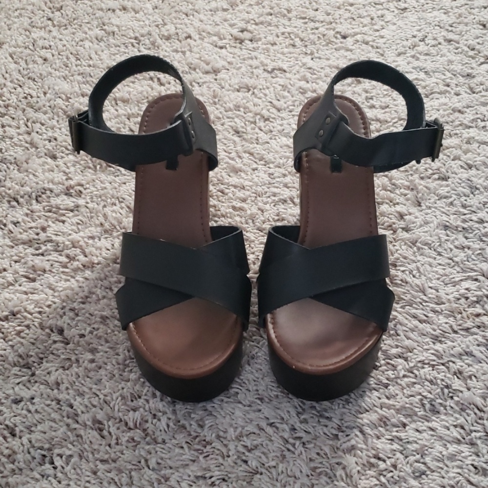 Black sandals, size 8